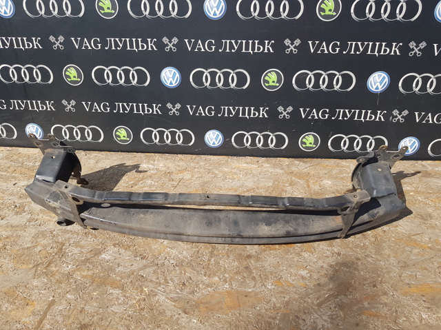 Балка бампера переднього Шкода Октавія II A5