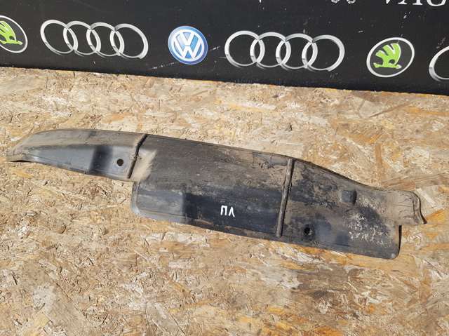 Ущільнювач крила 1Z0821111 VAG