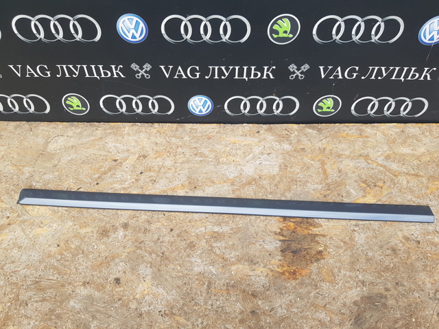 Накладка передніх дверей 1Z0853517A VAG