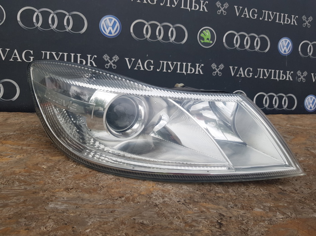 Фара передня права 1Z1941016F VAG