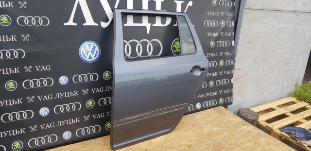 Двері пасажирськи задні ліві Skoda Octavia II A5