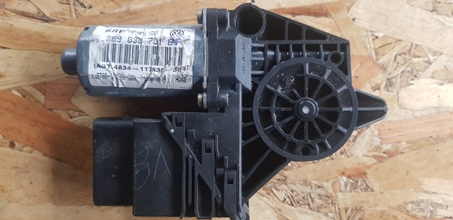 Моторчик склопідйомника двері задніх, лівих 3B9839751BF VAG