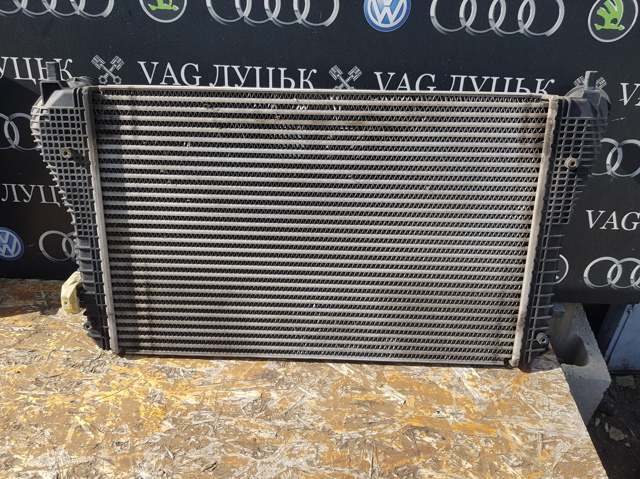 Охолоджувач наддувочного повітря 3C0145805AD VAG