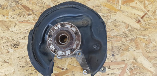 Цапфа поворотна ліва 3C0505435G VAG