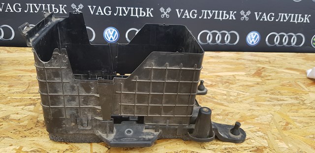 Піддон акумулятора(АКБ) 3C0915335 VAG