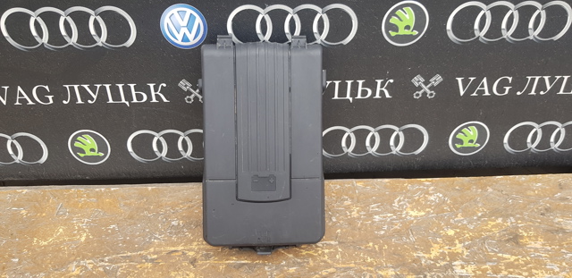 Кришка акумулятора (АКБ) 3C0915443A VAG