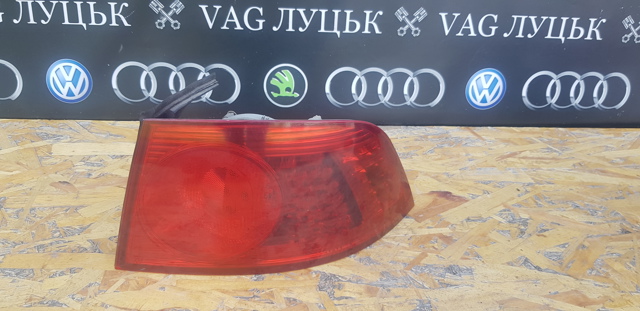 Задній правий зовнішній ліхтар 3D0945096F VAG