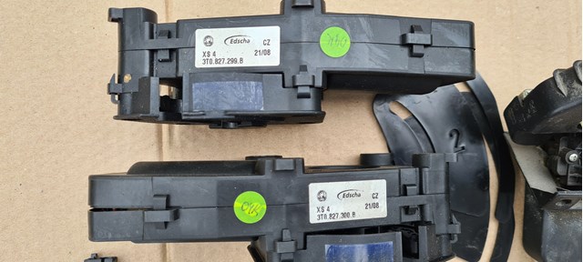 Петля кришки багажника 3T0827300B VAG