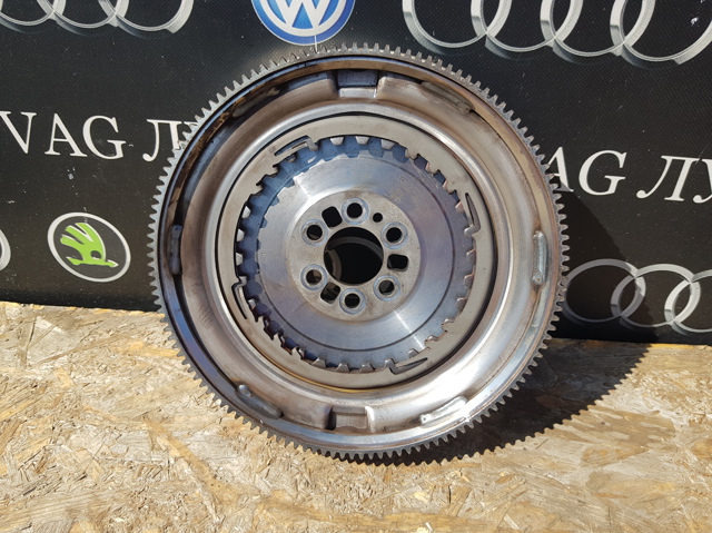Маховик двигуна Volkswagen Polo 5
