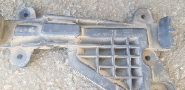 Направляюча заднього бампера, права 4A0807484A VAG