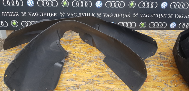 Підкрилок передній лівий 4B0821171C VAG