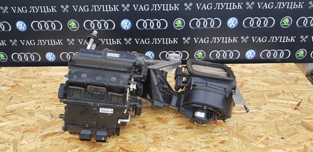 Двигун вентилятора пічки (обігрівача салону) 4B1820021B VAG