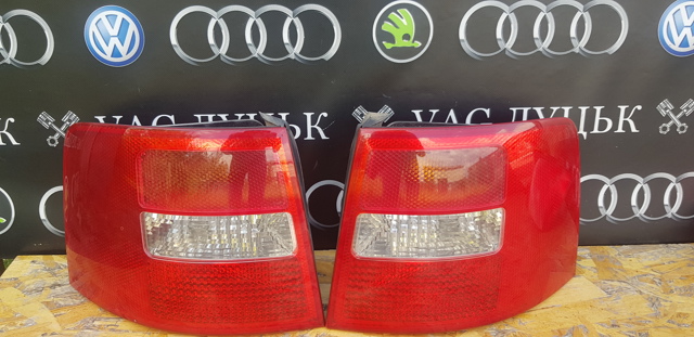 Задні ліхтарі 4B9945096D VAG