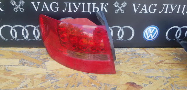 Задня ліва зовнішня фара 4F9945095H VAG
