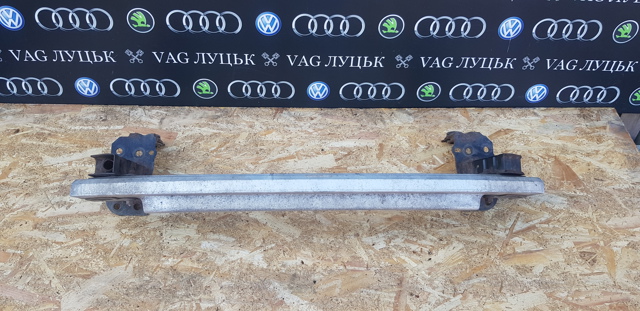 Підсилювач бампера переднього 4L0807113 VAG