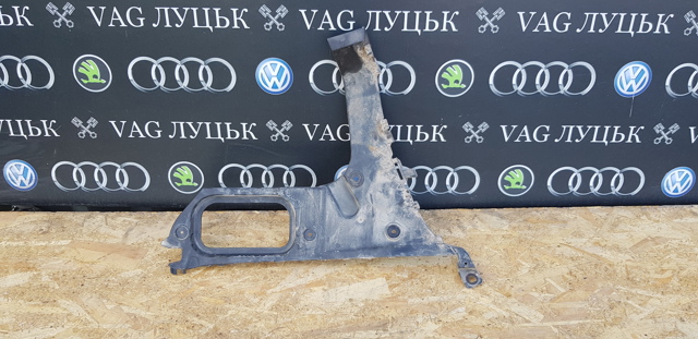 Направляюча заднього бампера, права 4L0807454A VAG