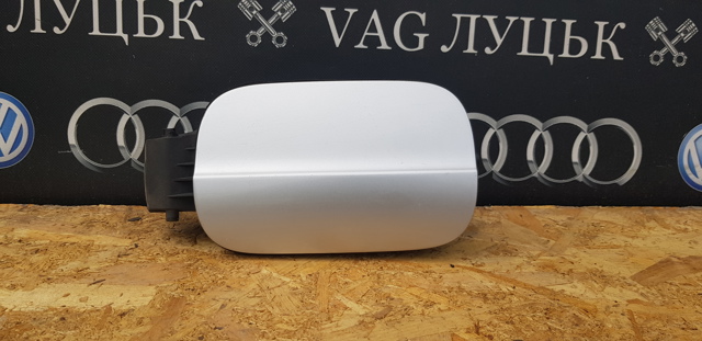 Заливна горловина бензобака 4L0809857 VAG