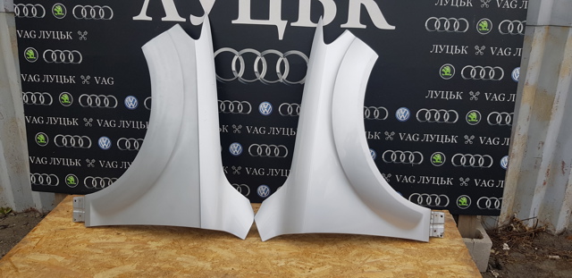 Переднє праве крило 4L0821106 VAG