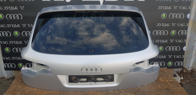 Задні двері багажника 4L0827023B VAG