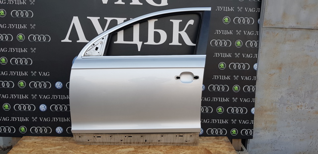 Двері передні, ліві 4L0831051A VAG