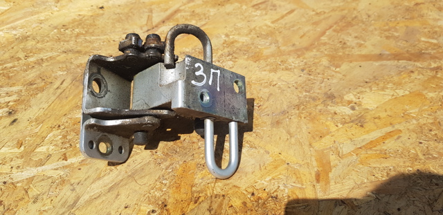 Петля заднтої двері, правої 4L0833412 VAG