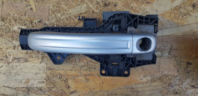 Ручка передньої двері зовнішня 4L0837205 VAG