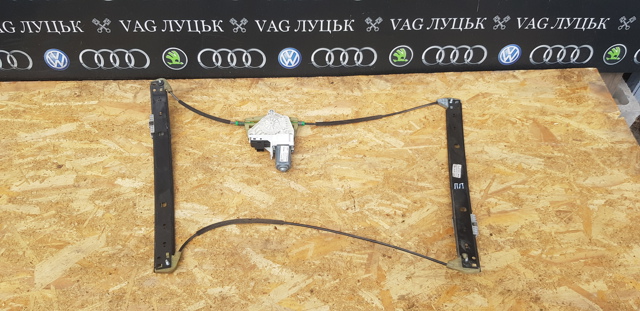 Механізм склопідіймача двері передньої, правої 4L0837462A VAG