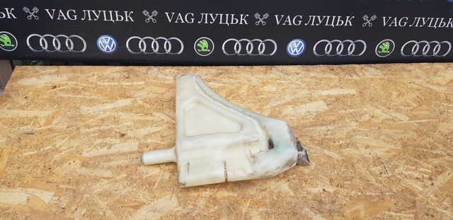 Бачок склоомивача 4L0955453 VAG