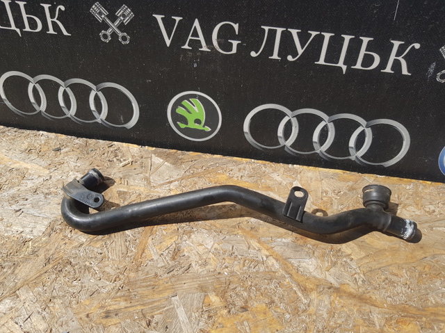 Водопровідна труба системи охолодження 5N0121065 VAG
