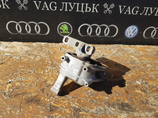 Права подушка мотора 5N0199262F VAG