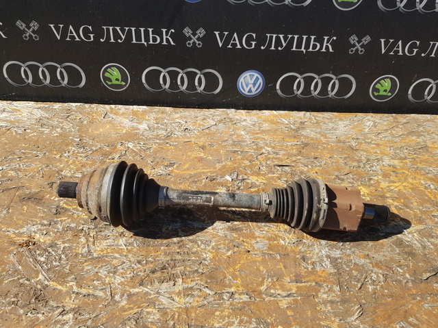 Привід лівий 5N0407763J VAG