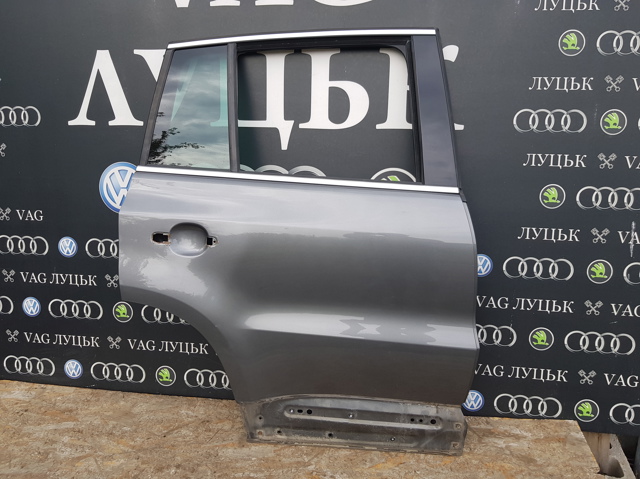 Двері задні, праві 5N0833056A VAG