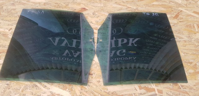 Скло задніх дверей, лівих 5N0845025 VAG