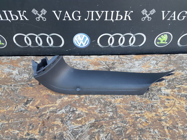 Пластик п'ятих дверей 5N0867704B VAG