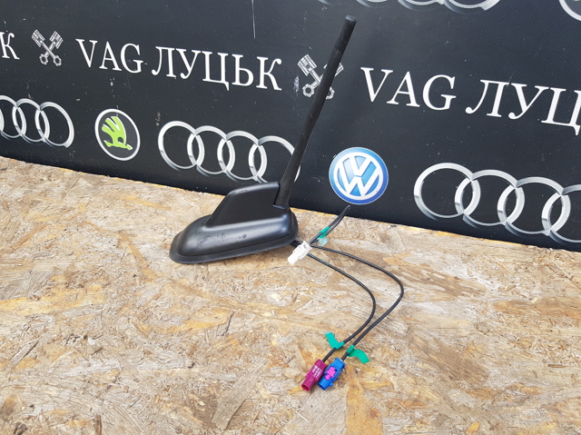 Антена на дах 6R0035501C VAG