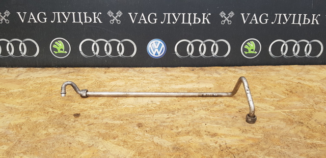 Трубка масляного радіатора АКПП, верхня 7L0317822B VAG