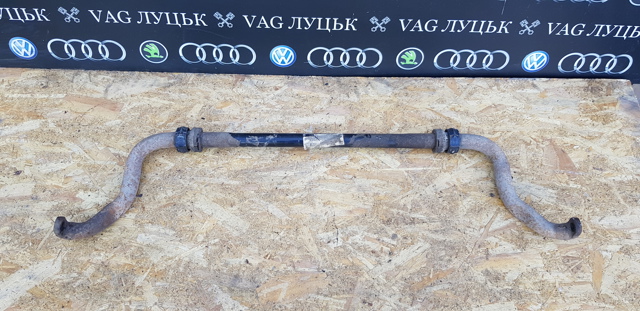Стабілізатор передньої підвіски 7L0411025G VAG