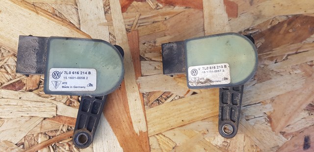 Датчик рівня положення кузова, передній правий 7L0616214B VAG