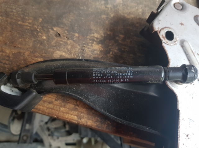 Амортизатор педалі гальма стоянки 7L0721689 VAG