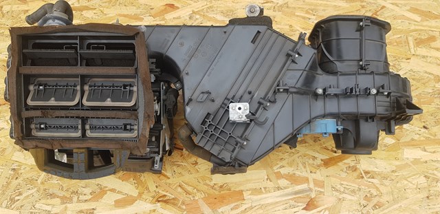 Корпус радіатора кондиціонера (салонний випарник) 7L0820095 VAG