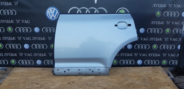 Двері пасажирськи задні ліві 7L0833055M VAG