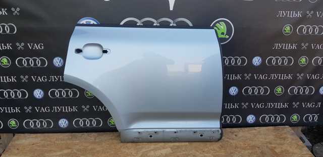 Двері задні в зборі 7L0833056M VAG