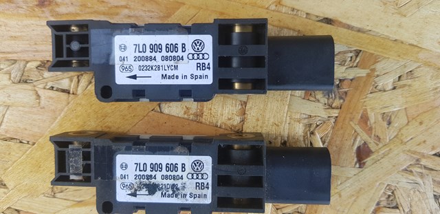 Датчик Ейрбег передній 7L0909606B VAG