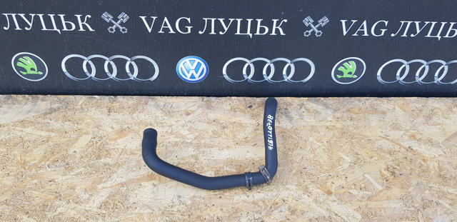 Патрубок термостата 7L6122073B VAG