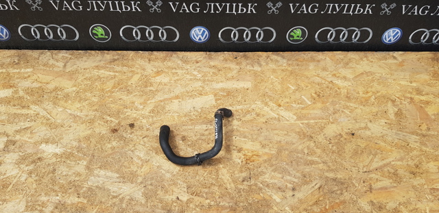 Патрубок системи охолодження 7L6122073J VAG