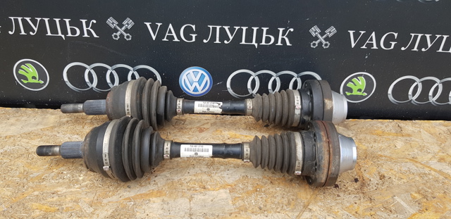 Приводи передніх коліс (вали карданні піввісь переднього моста) 7L6407271D VAG