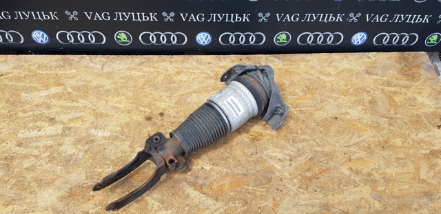 Ліва передня стійка 7L6412021AG VAG