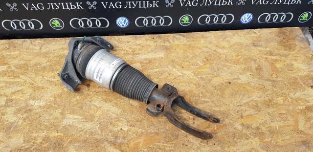 Стійка передня права 7L6412022AG VAG