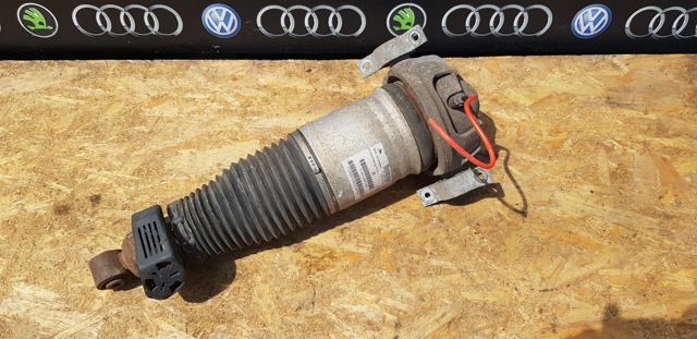 Стійка задня права 7L6512022E VAG