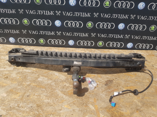 Траверс фаркопа 7L6803921A VAG
